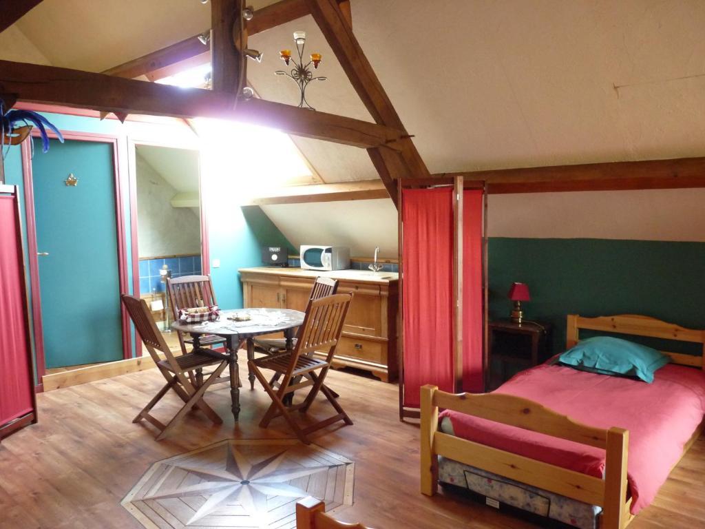 Le Trot'In Chair Martigny-le-Comte Room photo
